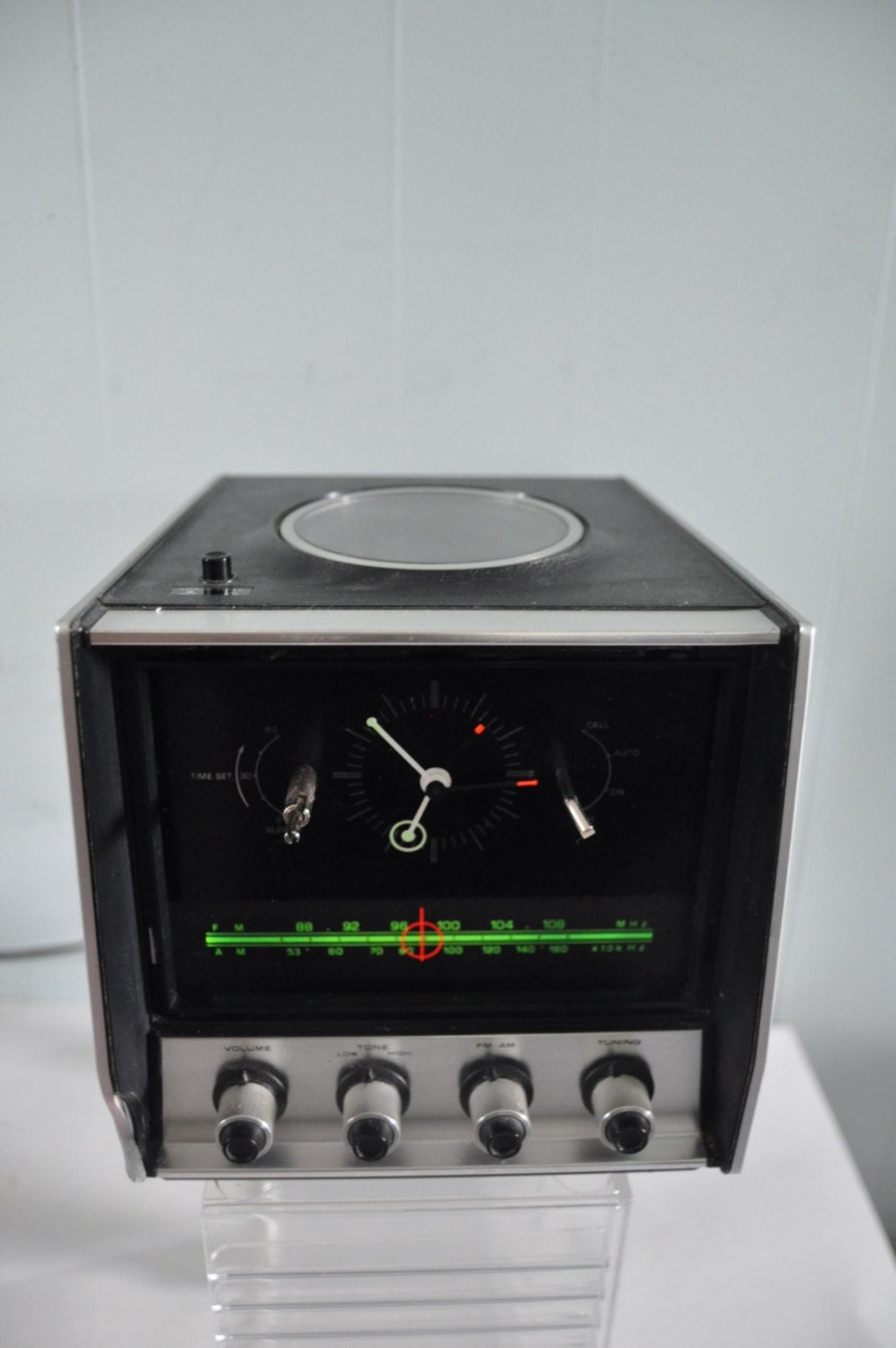 Items similar to Vintage Modern Clock Radio Space Age Futuristic Simple