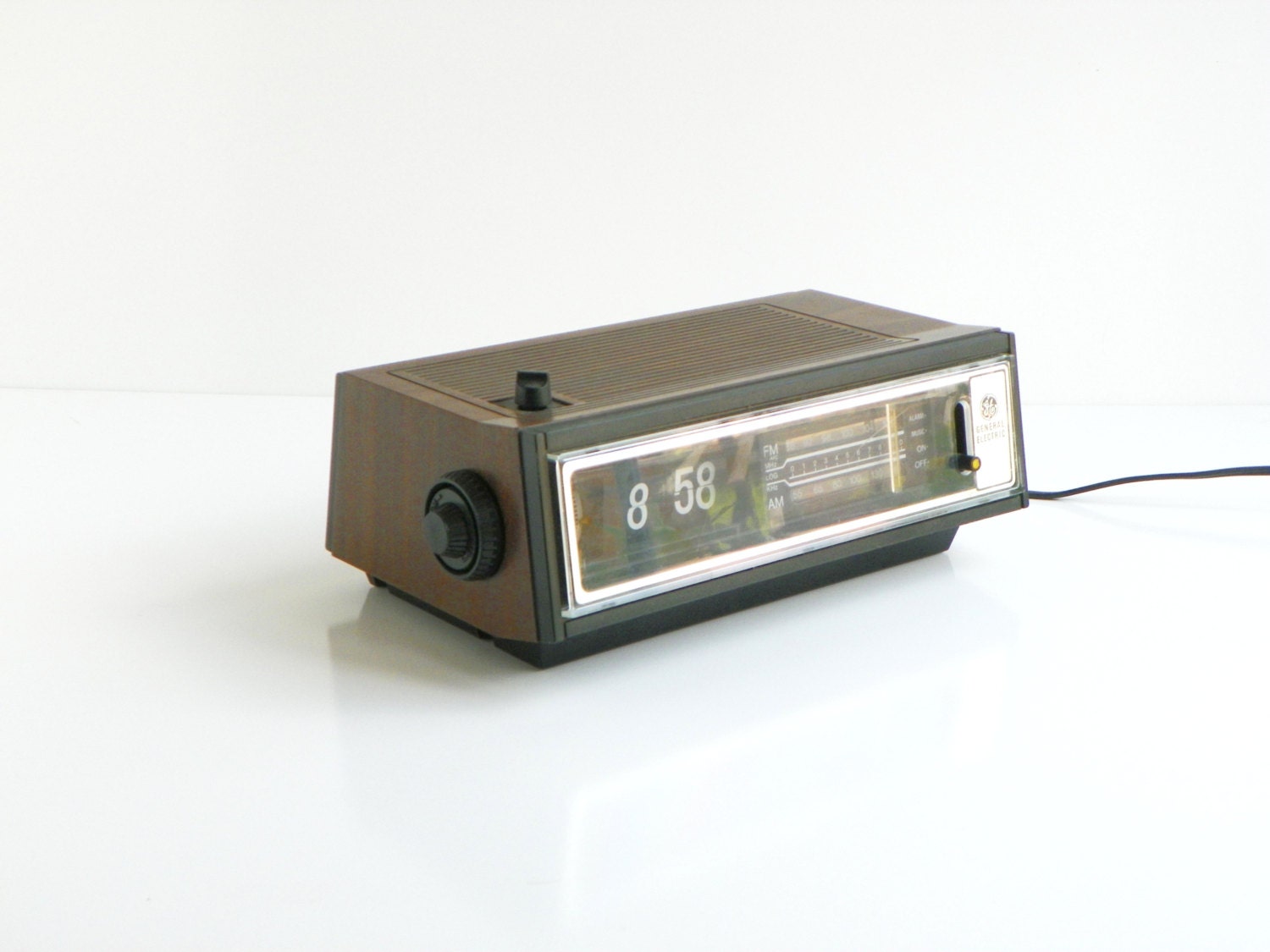 Vintage Flip GE Clock with Radio/Alarm by cheerfulowl on Etsy