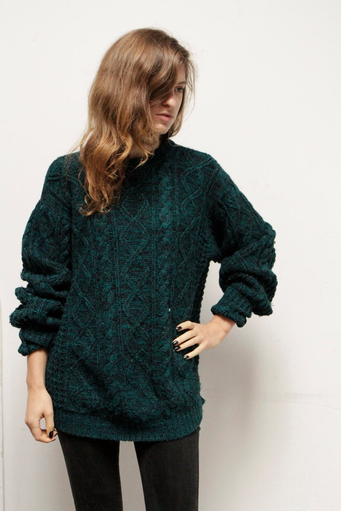 nordic 90s CABLE knit thick HUNTER green sweater by thesaltonsea