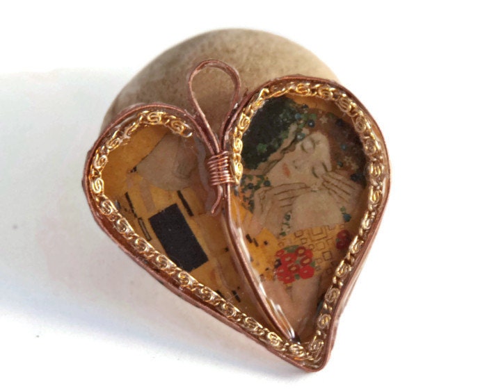 Valentine heart with Klimt, The Kiss in metalwork heart pendant - copper heart - CamillaLimon
