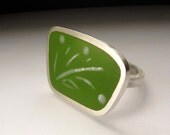 Bold Geometric Resin Ring in Pesto Green - Silver Statement Rings - Unusual Handmade Ring - Graphico - QuercusSilver