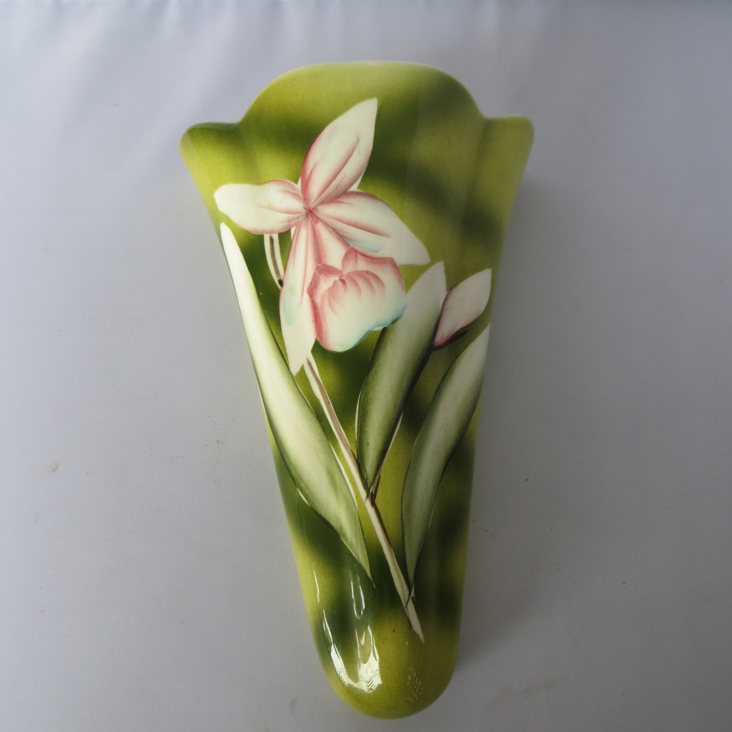 Vintage Floral Wall Pocket Wall Pocket by oZdOinGItagaiN on Etsy