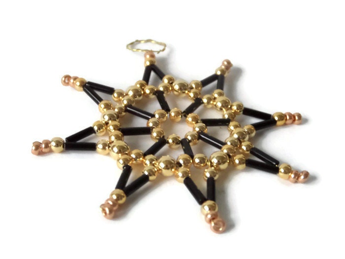 decorative black and gold star ornament, seed bead star for Christmas, tree ornament or gift tag, decoration item - Kreativprodukte