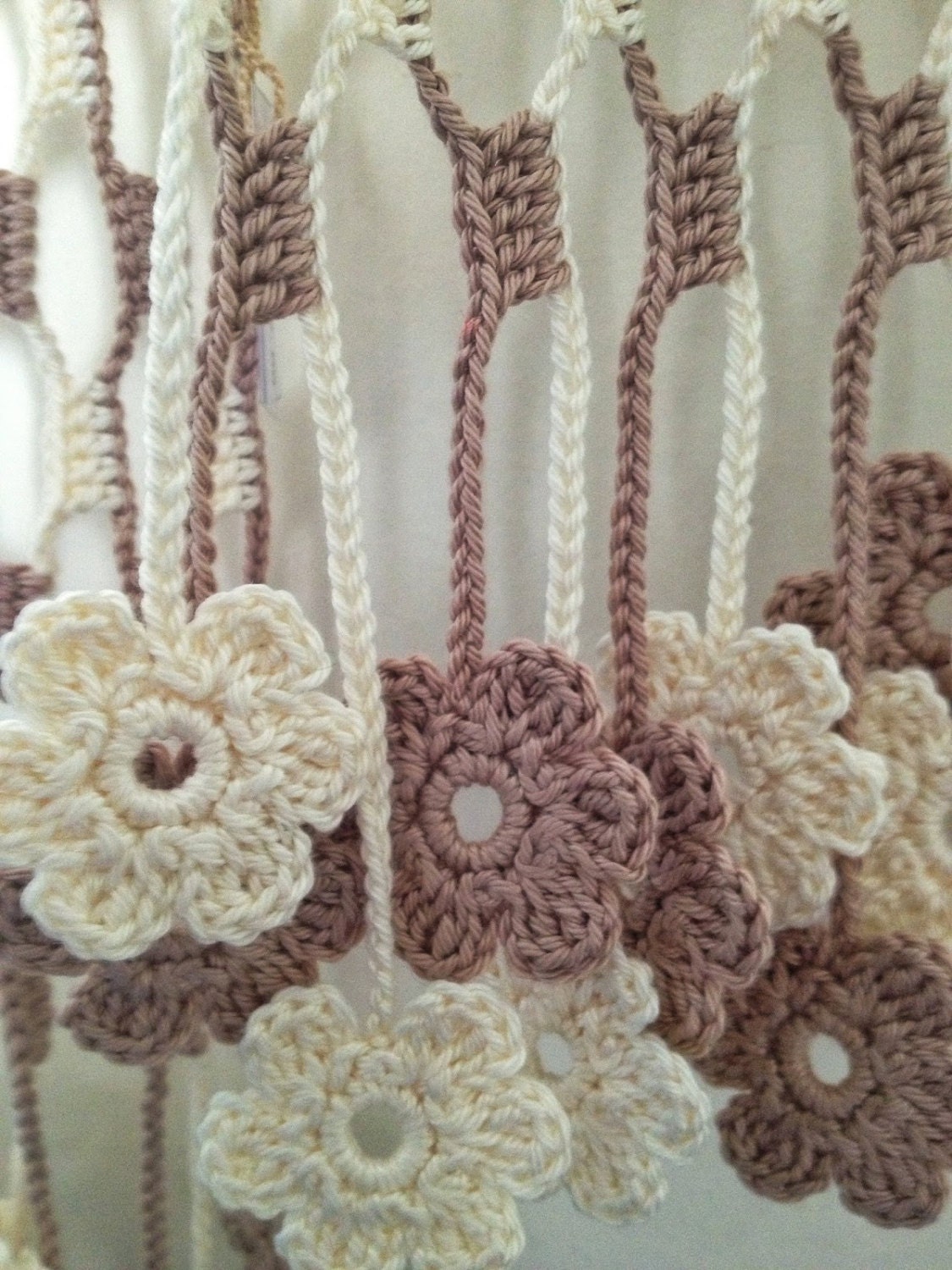Light Brown  flowery crochet echarpe