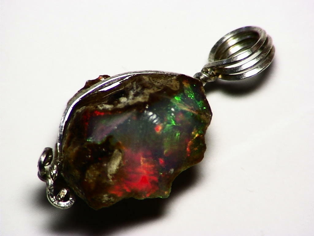 Ethiopian Welo Opal (5.3 Ct.) Pendant in Sterling