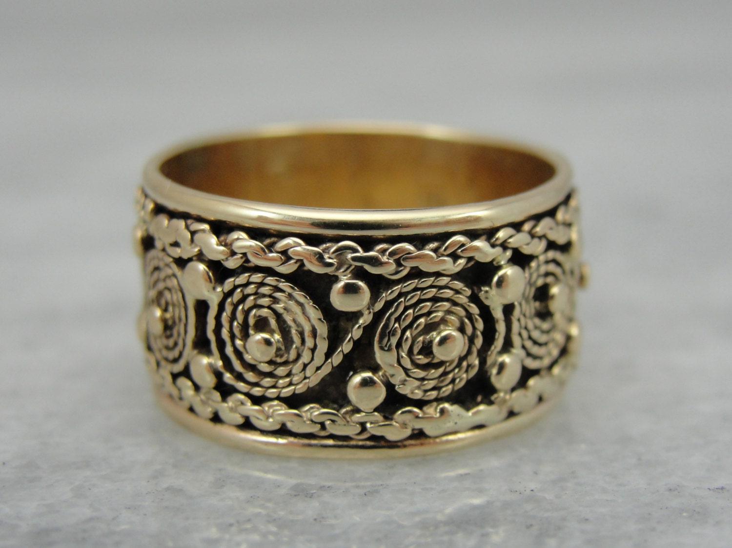 Vintage Wide and Spiral Decorative Wedding Band in by