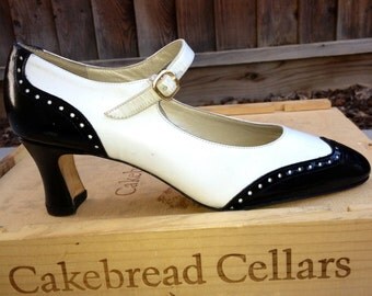 50 OFF / Vintage Saks Fifth Avenue Wingtip Spectator Shoe for Women