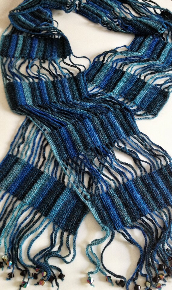 Blue beaded crochet echarpe