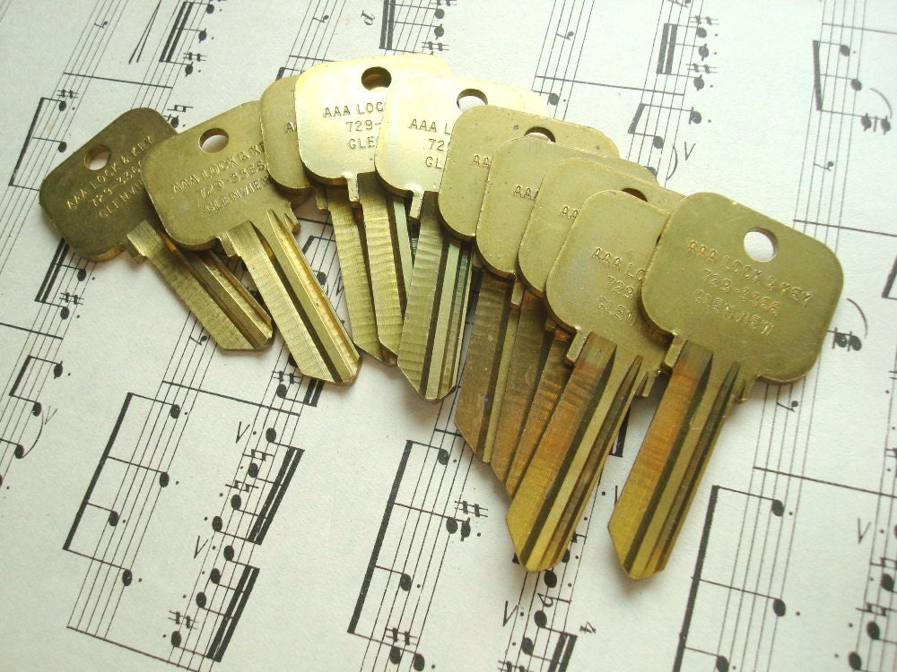 Vintage key blanks 10 brass locksmith keys AAA by SunnyDayVintage