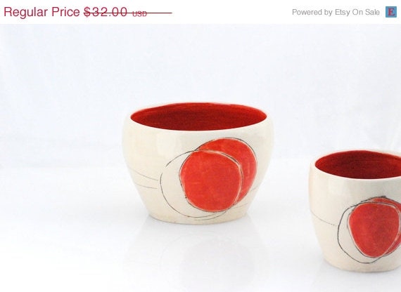 Noodle bowl minimal in white and red