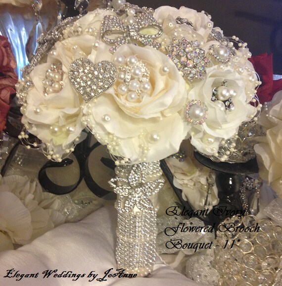 STUNNING Flower Brooch Bouquet Large, Vintage style, soft Ivory large