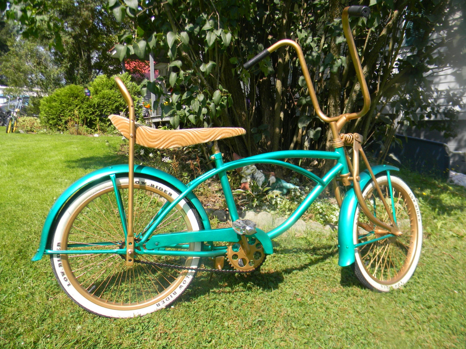 green banana seat bike