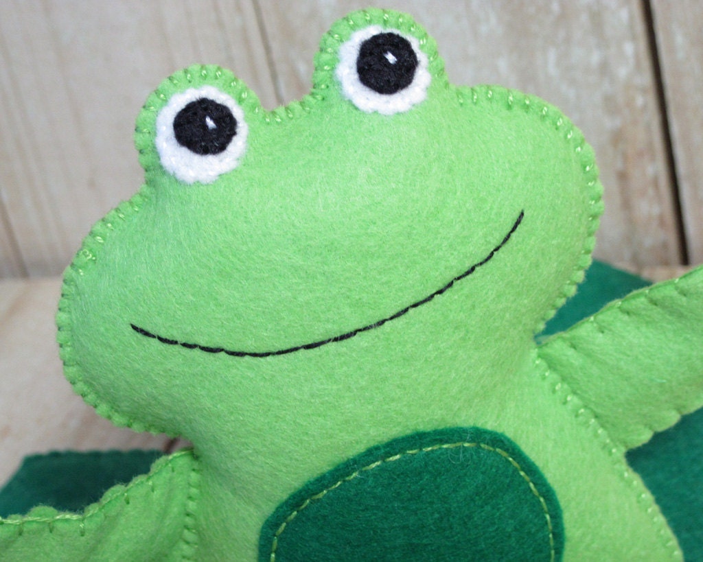 Froggy Friend Play Set, Felt Toy - FiddledeeDeeCraft