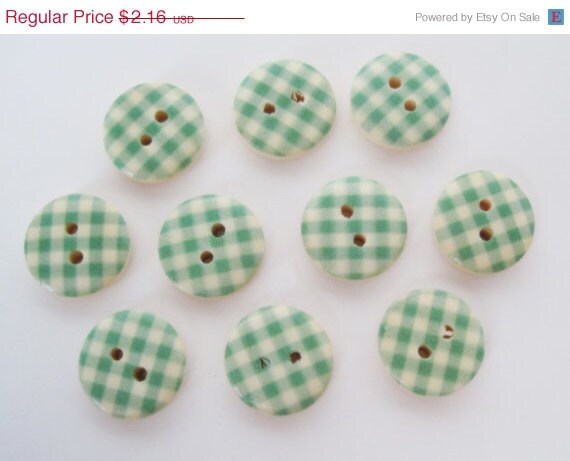 ON SALE Wood Button 15 mm Green gingham Set of 10 Il_570xn