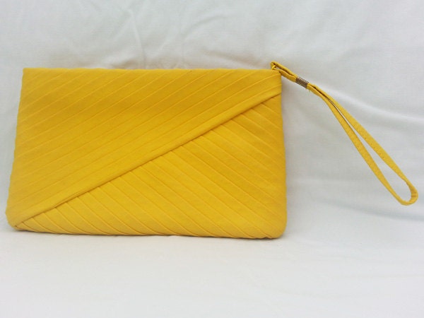 Yellow Vintage Wrist purse - TwoSweetTeas
