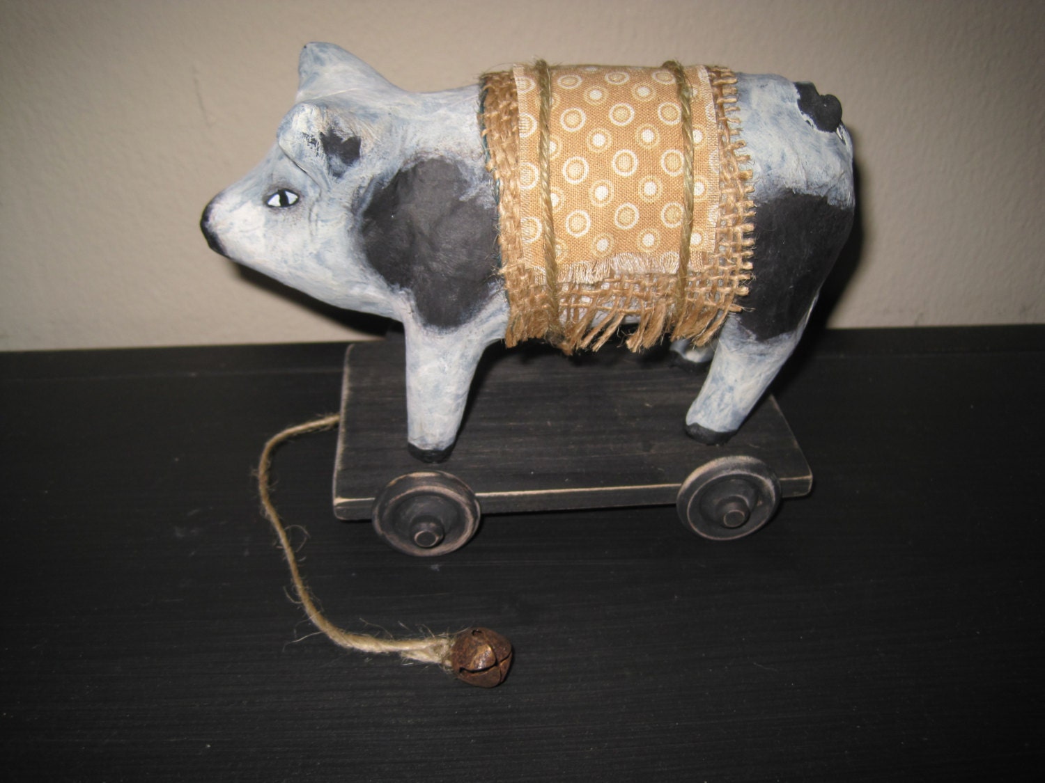 Primitive Folk Art Paper Papier Mache PIG with Blanket on Wooden Pull Toy withRusty Bell pull string HAFAIR