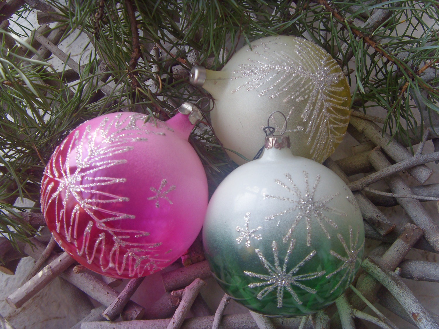 Set of 3 Soviet Vintage Christmas Balls of Pink Yellow Green Colours Made in USSR in 1970s. - Astra9