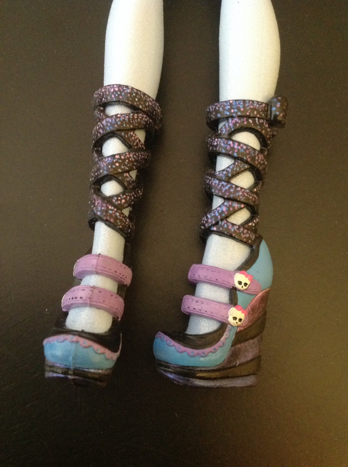 Monster High doll custom repainted Draculaura shoes