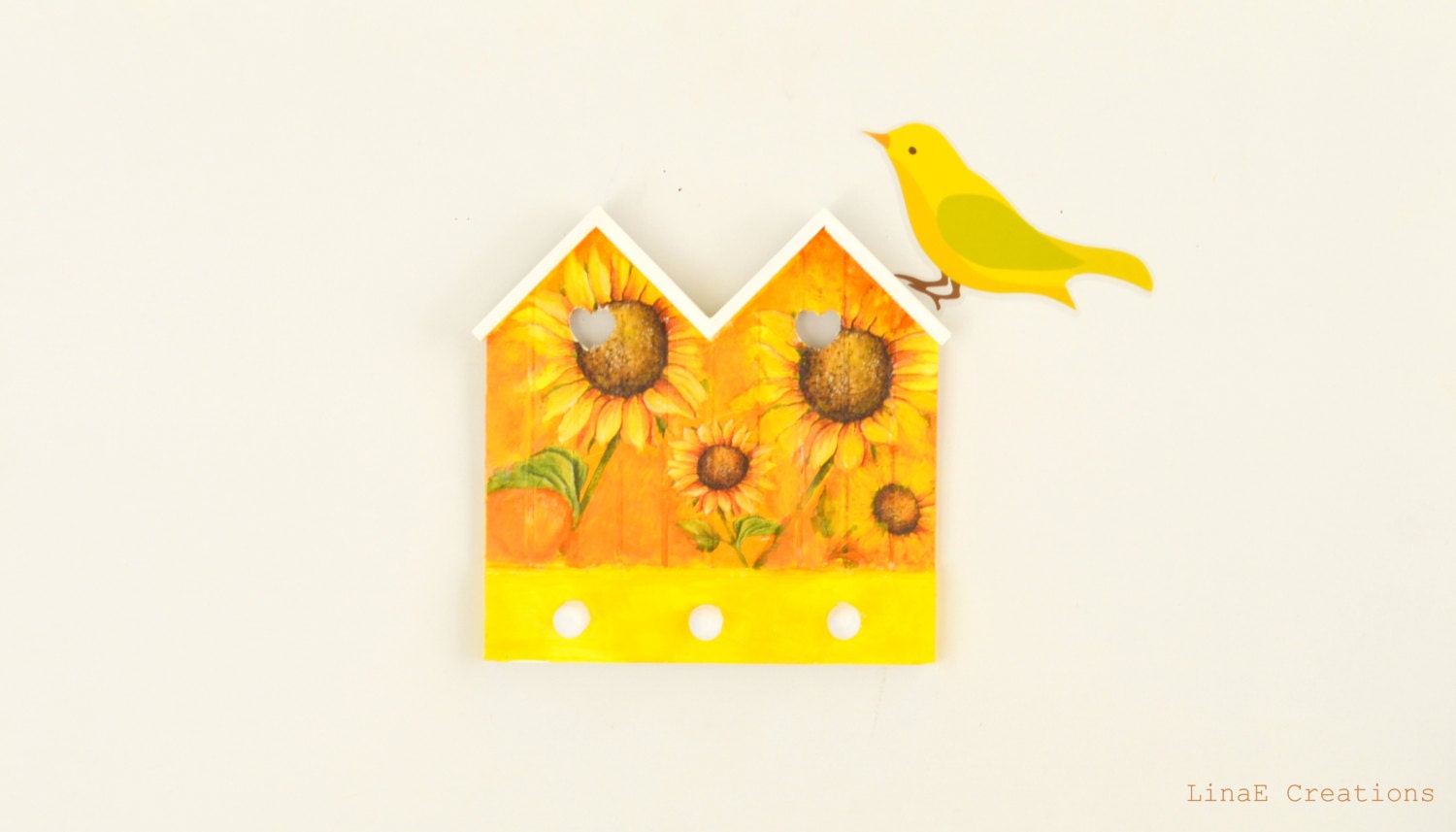 Wooden towel holder, sunflowers theme, spring summer home decor - LinaECreations