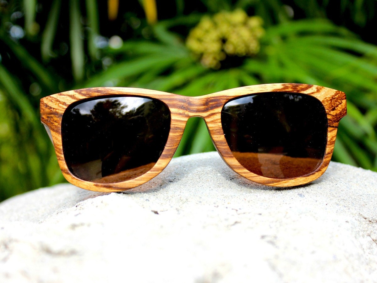 http://www.etsy.com/es/listing/164394246/wooed-la-mer-reclaimed-zebrawood-brown?ref=sr_gallery_29&ga_search_query=wooden+glasses&ga_view_type=gallery&ga_ship_to=ES&ga_page=4&ga_item_language=en-US&ga_search_type=all&ga_facet=wooden+glasses