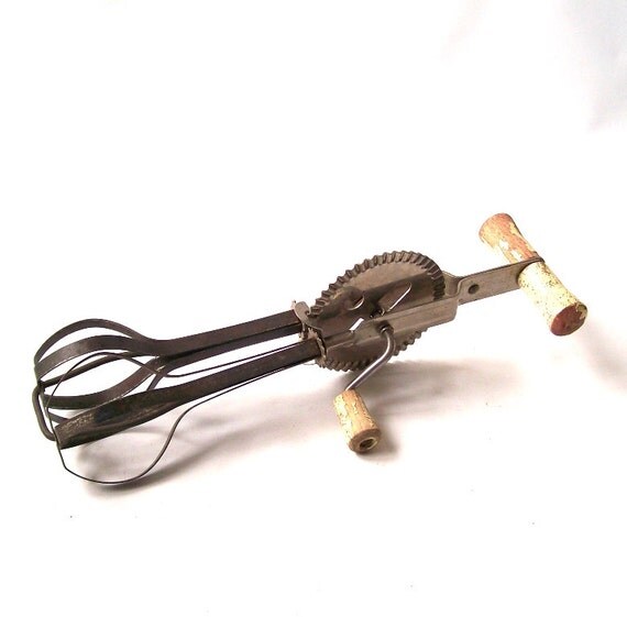 vintage mechanical hand mixer egg beater by RecycleBuyVintage
