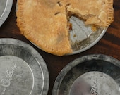 Vintage Pie Tin - bonnbonn