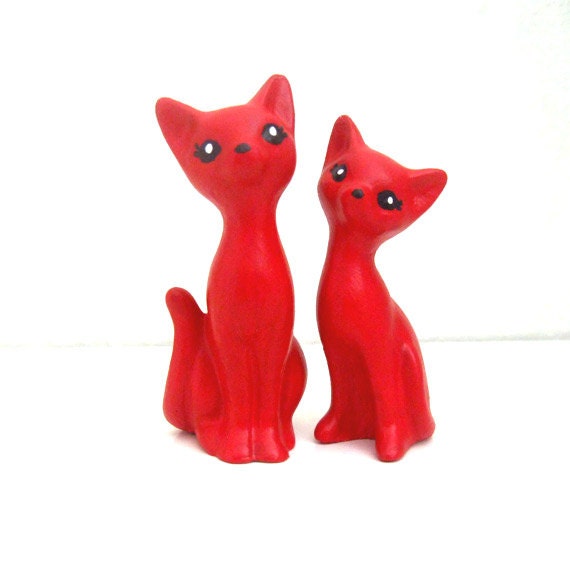 2 Handmade Chalkware Cat Figurines - Red Miniature Love Kitten Couple - ismoyo