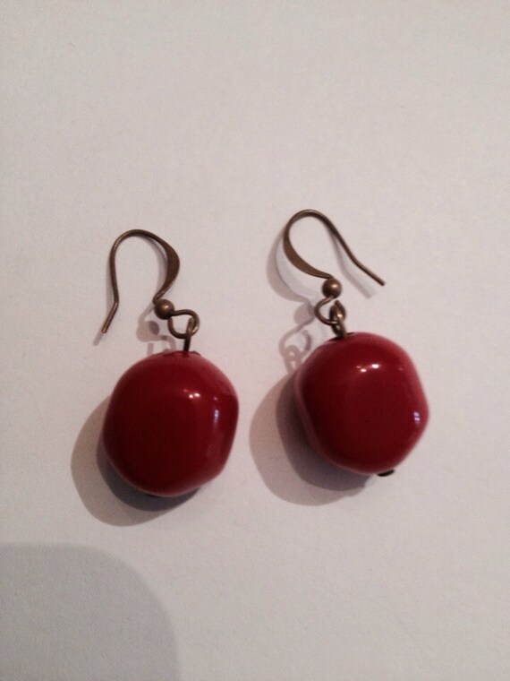Vintage Red Lucite Dangle Ball Earrings by Stellavintagejewelry