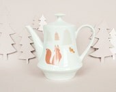 Vintage teapot with foxes and trees - StudioRobinPieterse