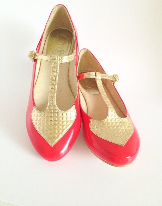 red square toe ballet flats