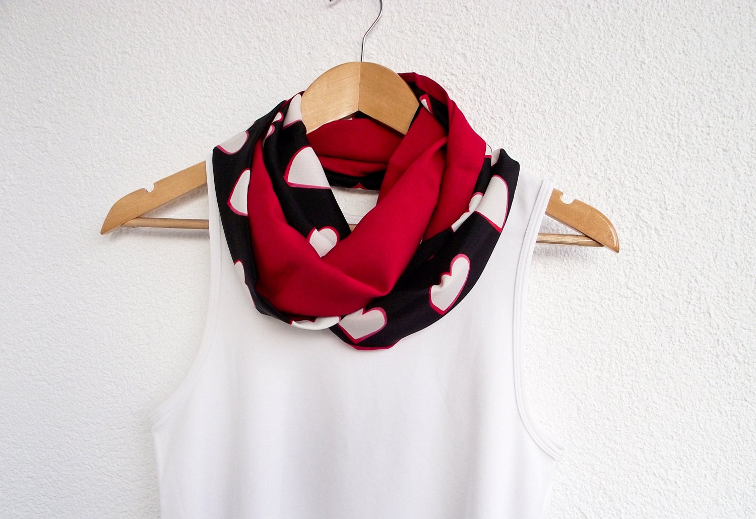 Two Sided Hearts Scarf Black White Red Reversible Infinity Circle Scarf  Women Accessories, Valentines Day - designscope
