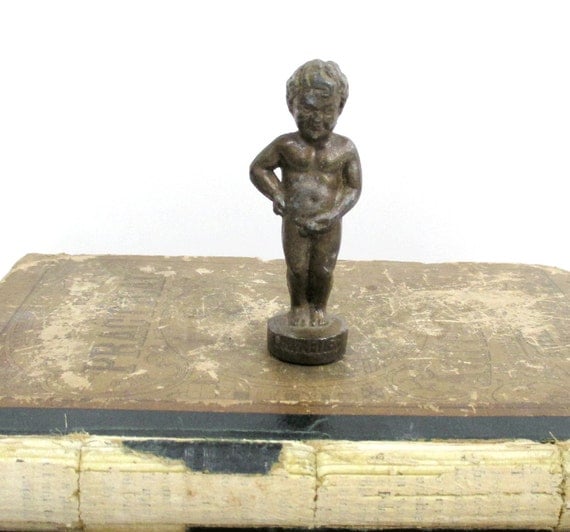 Vintage Peeing Boy Figurine Bruxelles by UrbanRenewalDesigns