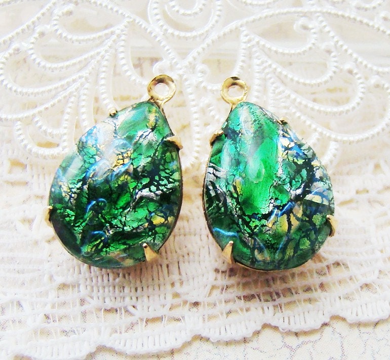 Vintage 15x11mm Teardrop Emerald Green Harlequin Opal Jewels Brass Drops - 4 - alyssabethsvintage