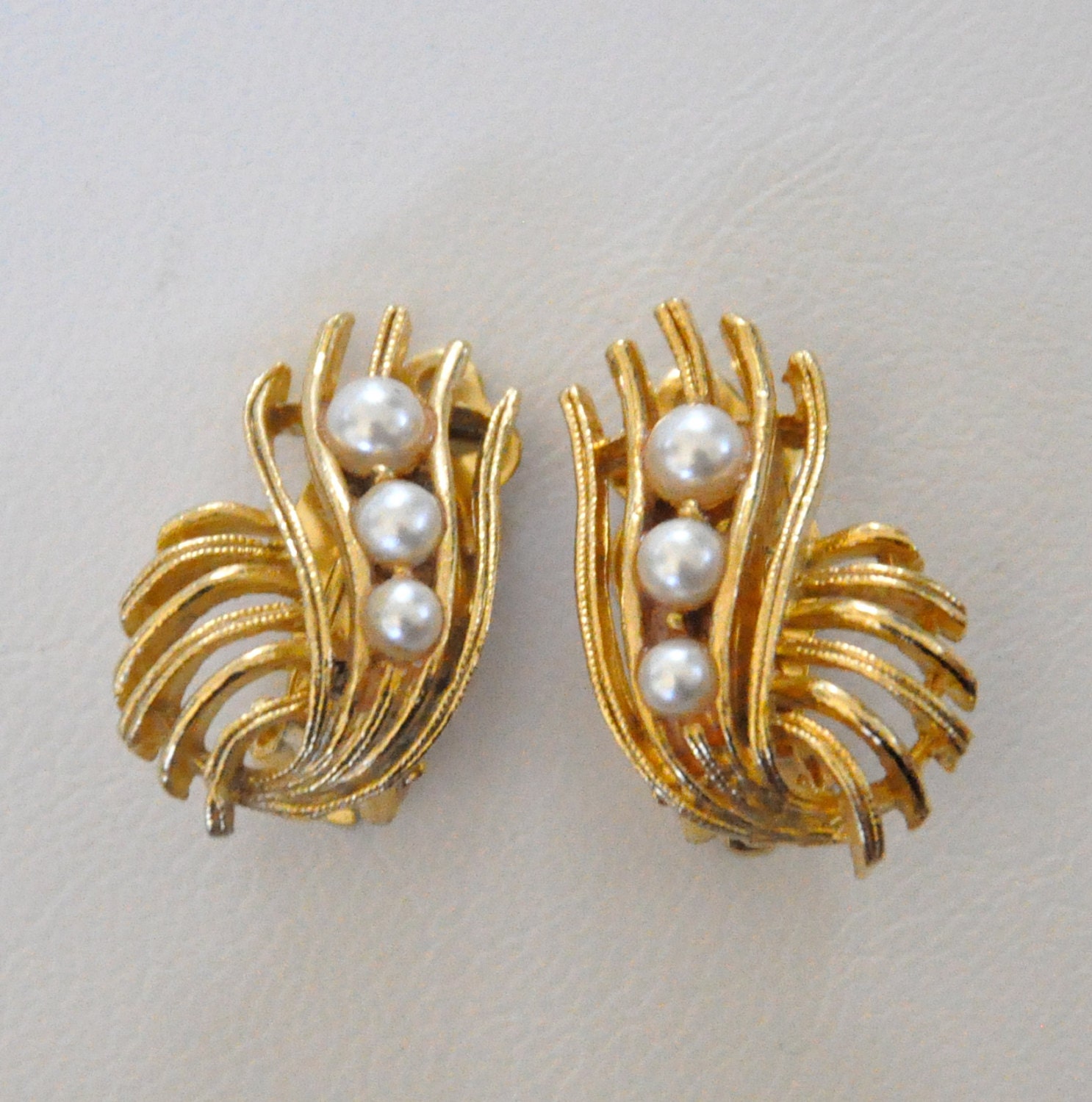 Vintage Lisner Pearl Earrings Gold Filigree Clip On Earrings