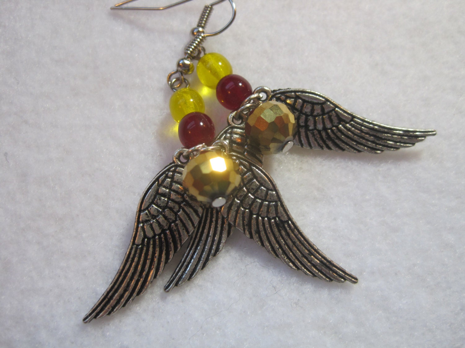Golden snitch earrings. Harry Potter jewelry. Quidditch earrings. Gryffindor colors. Other houses available. Be a seeker! 150 points! Silver - ArtsParadis