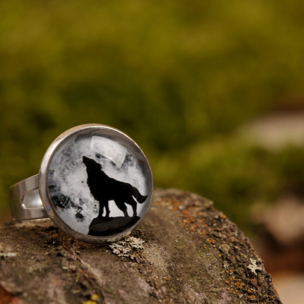Howling Wolf Ring