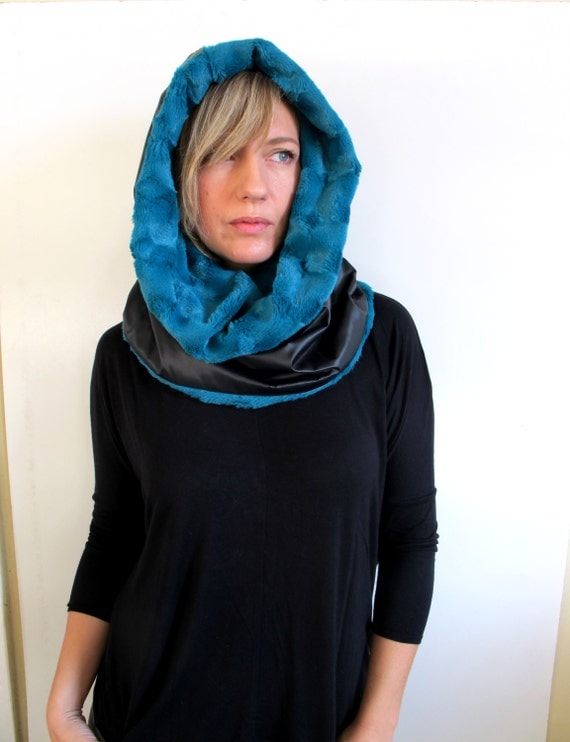 Super   warm hooded lining.  Waterproof scarf NEW and scarf Hooded with faux fur rain