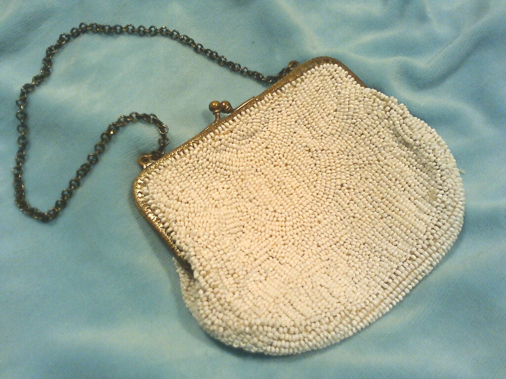 Vintage WHITE Milk Glass Seed Bead Beaded Coin Purse by rubyfloy