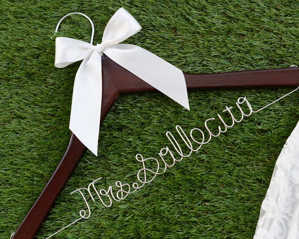 Single Line Wire Name Hanger, Custom Wedding Hanger, Personalized Bridal Hanger, Brides Hanger, Bride Name Hanger, Personalized Bridal Gift