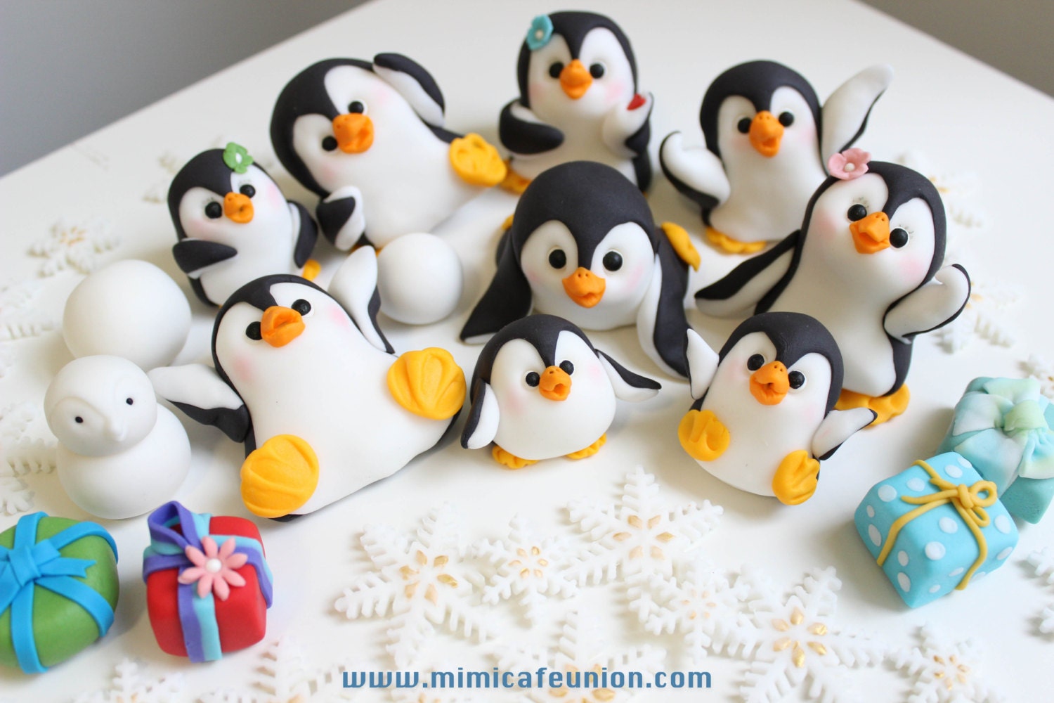 Penguin Family Cupcake Toppers ( Penguins, Gift Boxes, Snowflakes, Message Plate ) Il_570xn