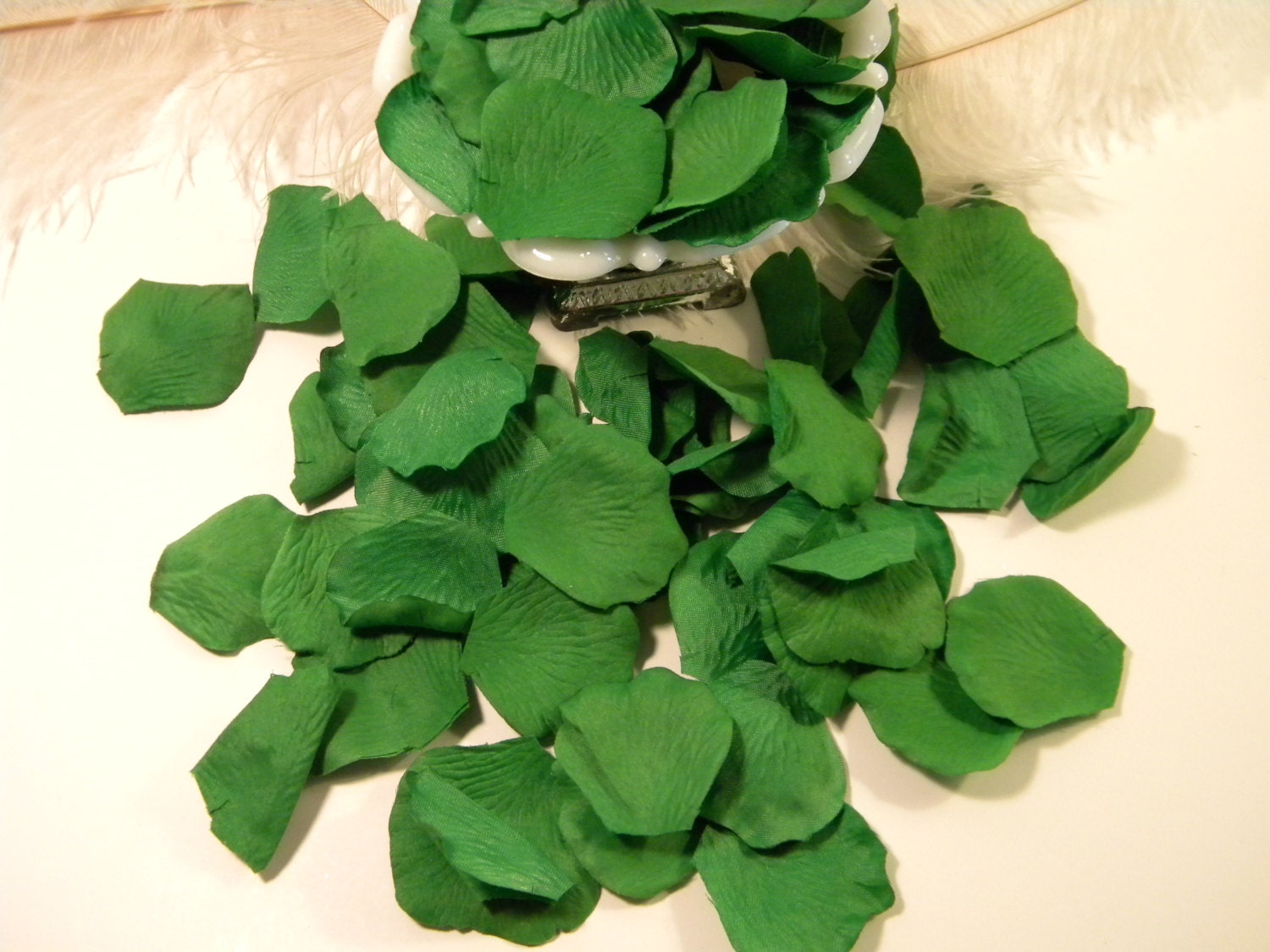 Green Rose Petals 200 Flower Girl Petals Emerald by MorrellDecor