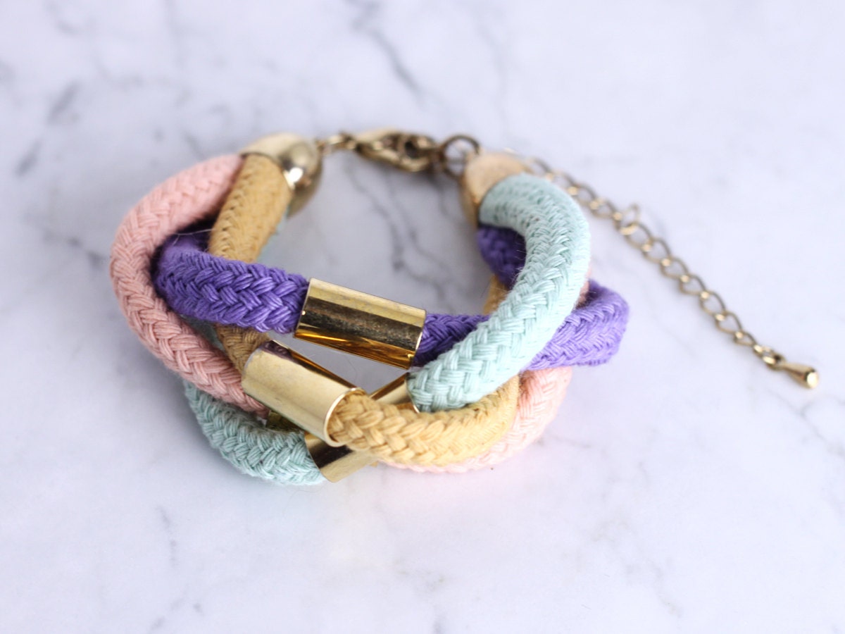 Cottonrope bracelet in mint, ochre, lavender and light pink with golden beads - ChezKristel
