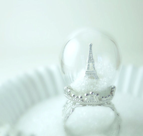 Winter in Paris Ring. Snow Globe. Eiffel Tower Ring. Paris. Pyrex Glass Dome. Diorama Jewelry. Waterless. Holiday. Gift. - DIVINEsweetness
