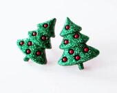 Christmas tree earrings.  Christmas earrings.  Xmas earrings.  Green glitter earrings.  Clip on earrings. - LittleBearsMom