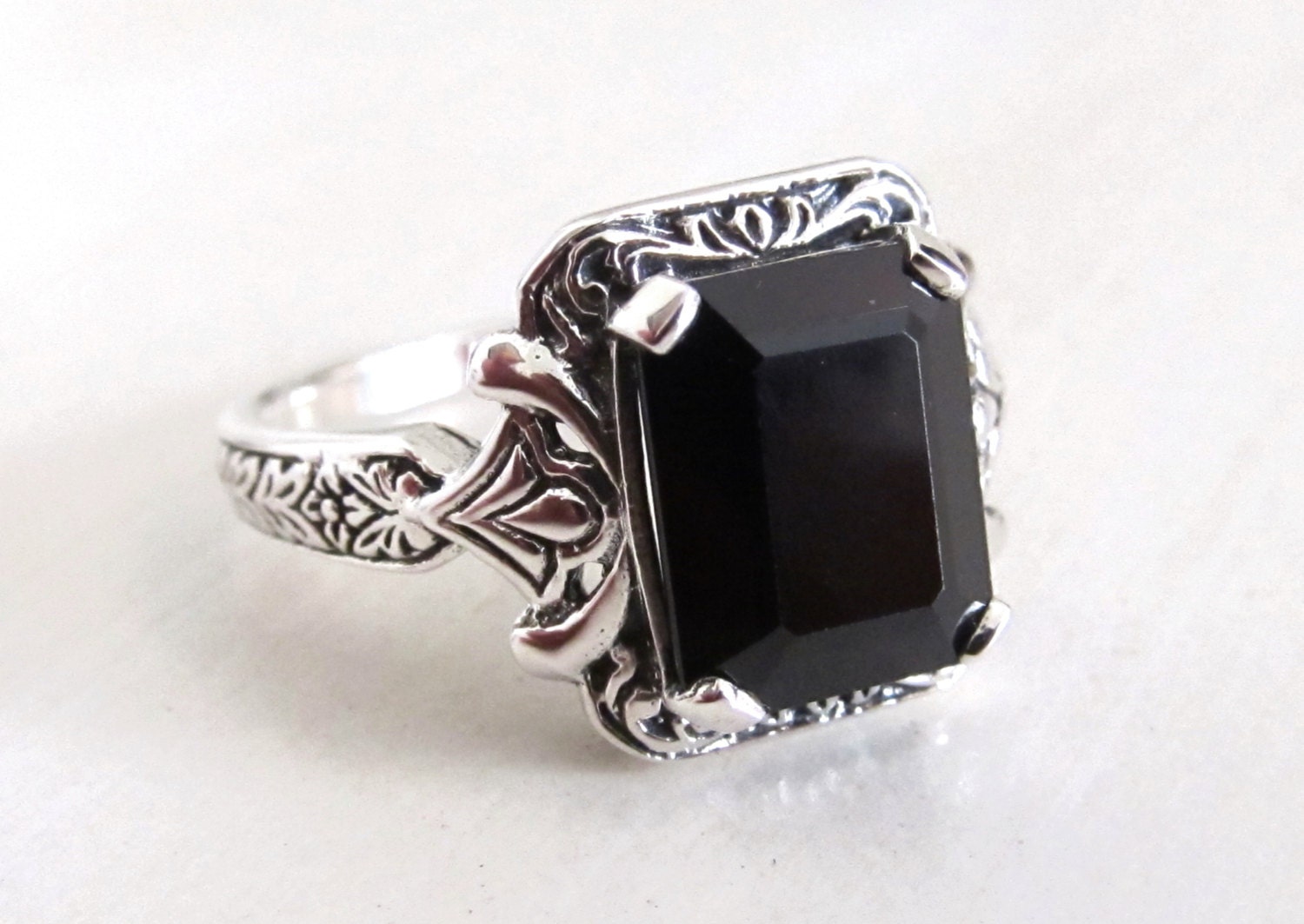 Natural Black Onyx Engraved Cocktail Ring, Sterling Silver, Vintage Art Deco Gatsby Style Filigree,