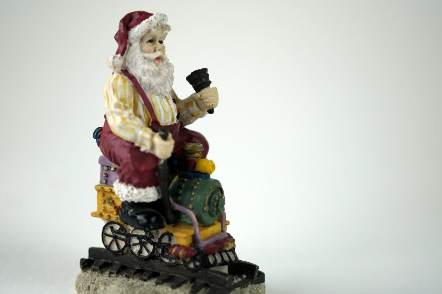 Santa On A Train Christmas Home Decor / Vintage Figurine - ArtVintagePlus
