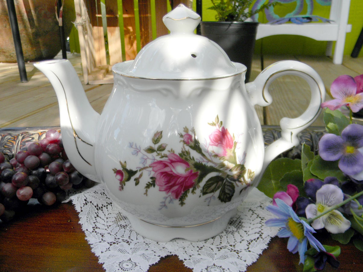 Vintage Japanese Musical Teapot Moss Rose by TheVintageTeacup