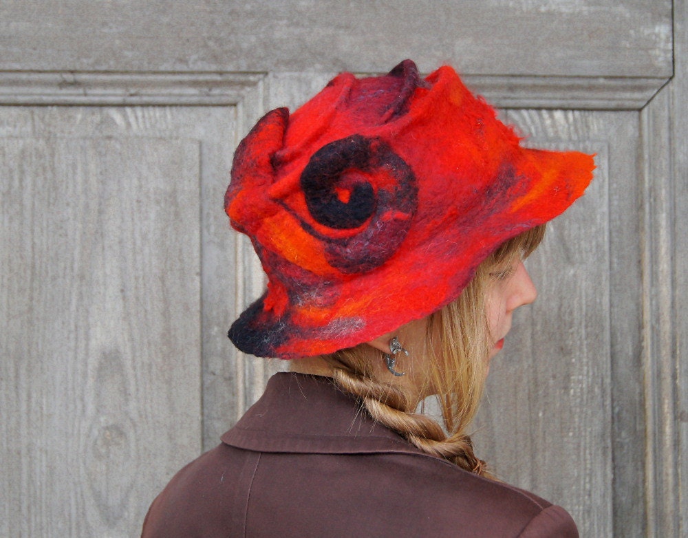 Felted red hat, small hat with black and red fancy spiral , OOAK - filcAlki