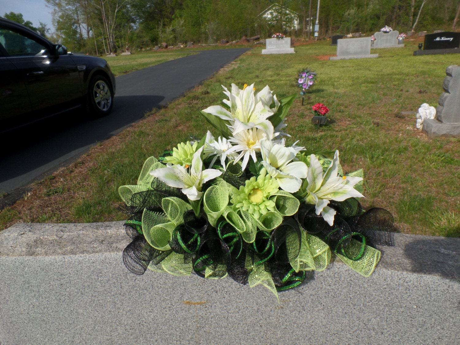 Headstone+Floral+Arrangements ... Gravestone saddle, Deco mesh flower arrangement, Tombstone arrangement