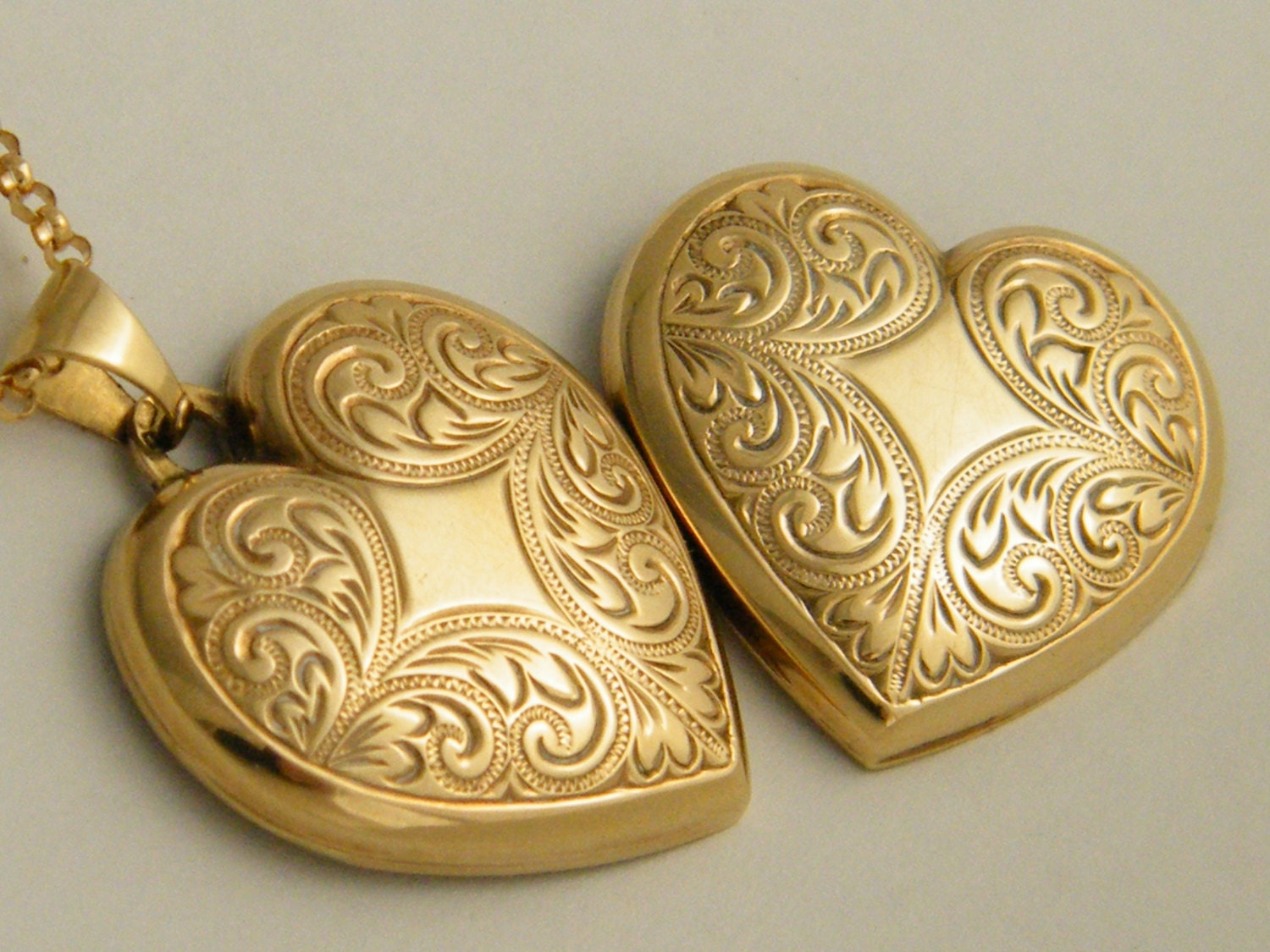 9K Vintage Gold Heart Locket with Lovely Engraving on Both sides / Vintage Locket Necklace - AntiqueLockets